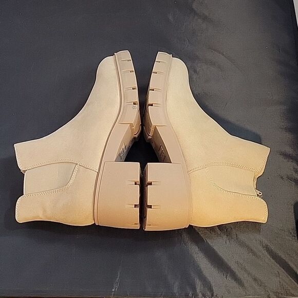BRAND NEW MADDEN NYC WOMEN'S CHELSEA CHUNKY HEEL SUEDE BOOTIE - Picture 11 of 14